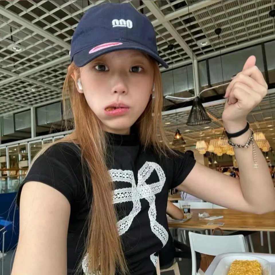 我的同桌又上热搜了 封面